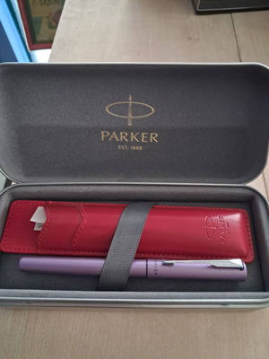 Στυλό Parker με θήκη και μεταλλικό κουτί δώρου καινούργιο