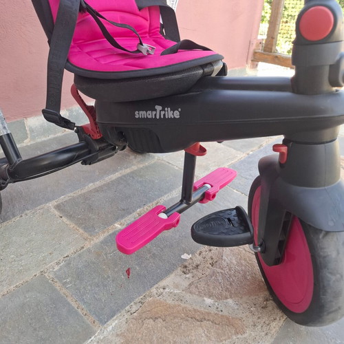 SmarTrike children's tricycle like new with canopy and safety features