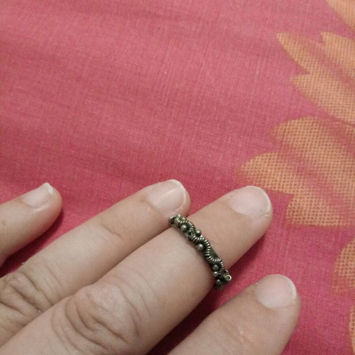 Fo ring with wire and spheres like new