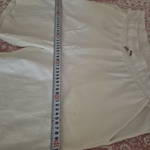 Cotton Bermuda shorts like new, ecru color, elastic waist