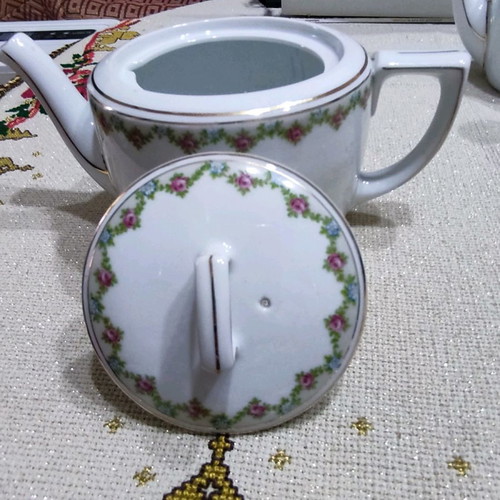 Altrohlau CMR porcelain teapots and creamer used