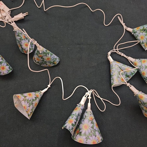 String lights with vintage daisy design like new