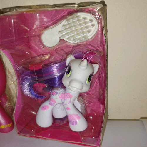 My Little Pony G3 2004 collectible like new with Sweetie Belle gift