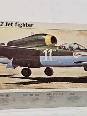 Vintage Heinkel He 162 Jet Fighter Model Kit 1/72 like new