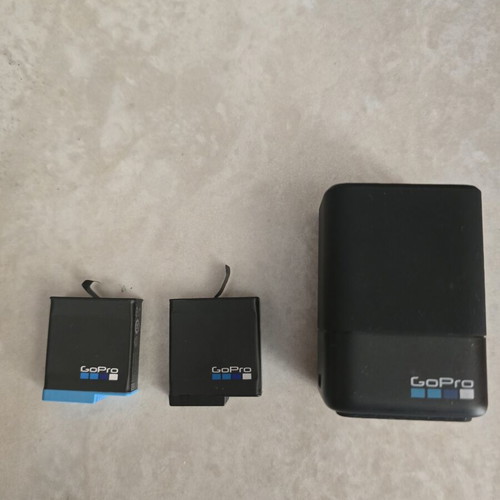 GoPro7 battery charger with 2 genuine batteries