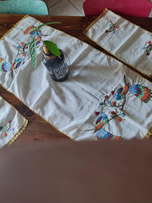 Vintage embroidery set of 3 peacocks with golden crochet lace like new