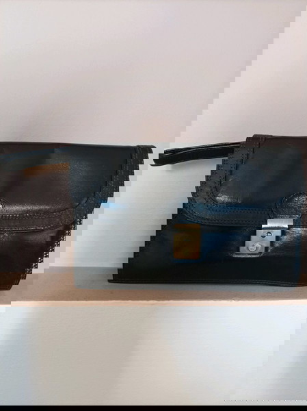 ΔΕΡΜΆΤΙΝΟ ΤΣΑΝΤΑΚΙ ΧΕΙΡΟΣ ΑΧΡΗΣΙΜΟΠΟΊΗΤΟ ΟΛΟΚΑΙΝΟΥΡΓΙΟ ΠΩΛΕΙΤΑΙ 30ΕΥΡΩ.