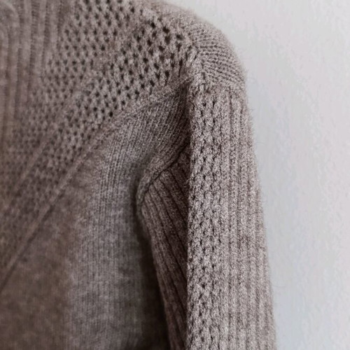 Long women's sweater like new, size M, beige