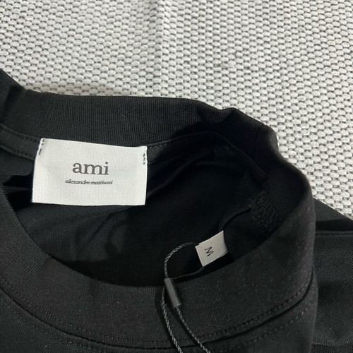 Ami Tee Large new, black and red