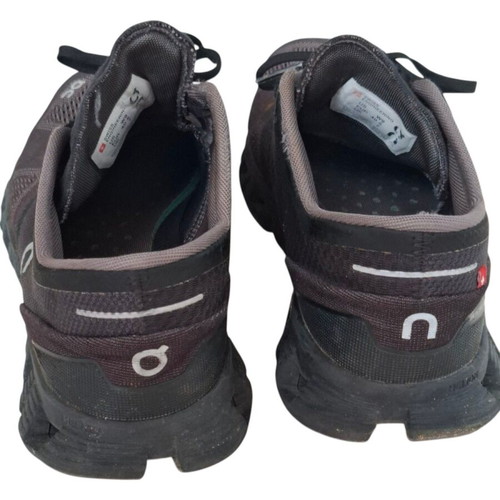 On Running athletic shoes black like new, size 40.5