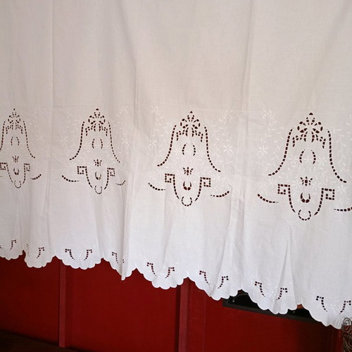 Cut white curtain used with scalloped edge 1.45x1.20