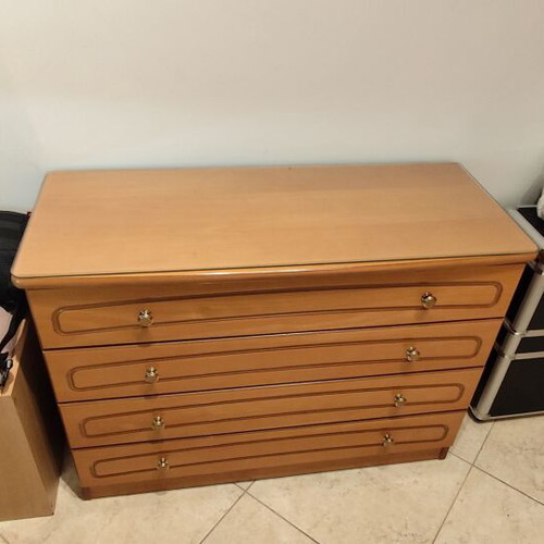 Chest of drawers with glass, like new, 4 large drawers