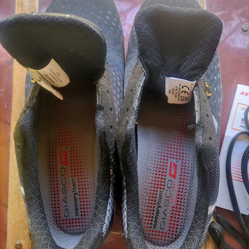 20 € N 40. Brand new, unworn.