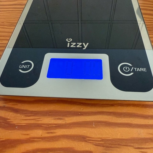 Izzy kitchen scale like new