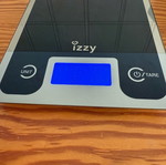 Izzy kitchen scale like new