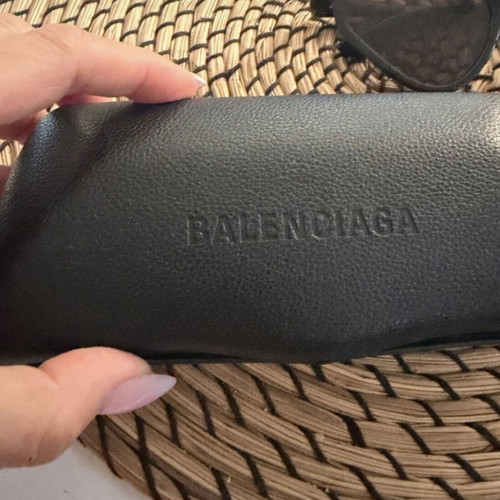 Balenciaga BB0101S 001 sunglasses like new, black cat-eye