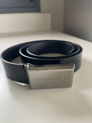 Burberry leather belt patent leather, like new, size 90, black