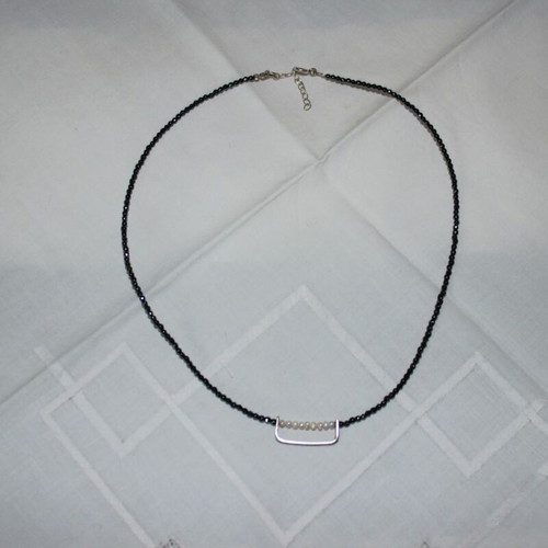 Delicate necklace with silver and small pearls new, length 40-43 cm