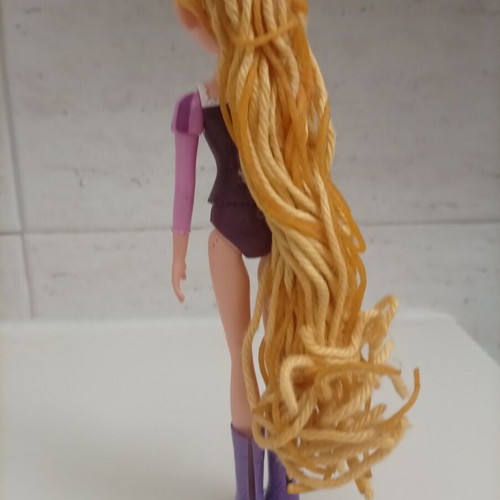 Disney Rapunzel doll with curling wand like new, missing purple dress