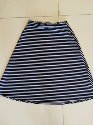 Striped navy skirt Pull & Bear like new, size M
