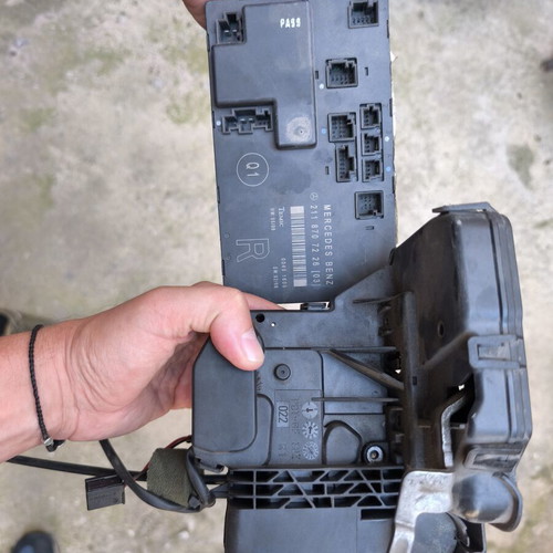 Mercedes front right door lock with control unit and plastic