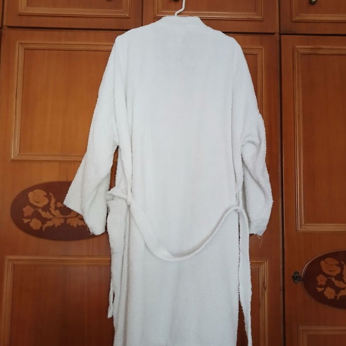 White bathrobe, 1m length