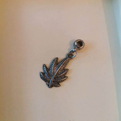 Leaf-shaped brass motif jewelry like new