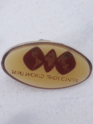 Καρφίτσα πέτου Taipei World Trade Center μεταχειρισμένη, vintage μεταλλική