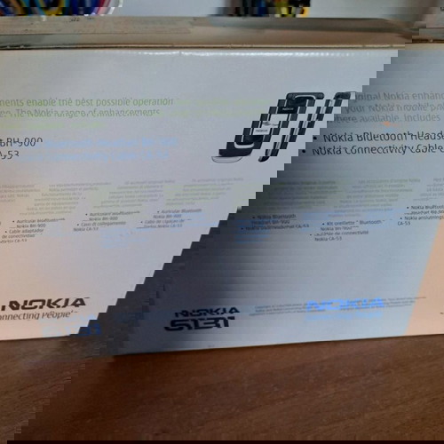 празна кутия за мобилен телефон