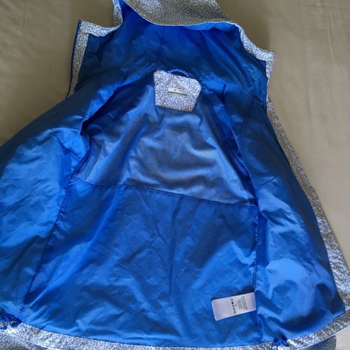 Columbia windbreaker like new, white and blue