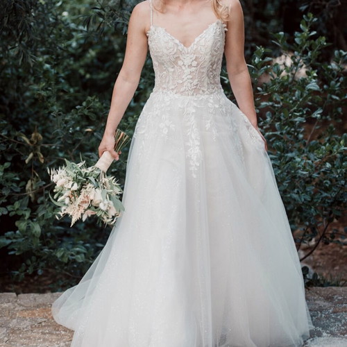 Demetrios wedding dress like new, romantic and boho style, size M