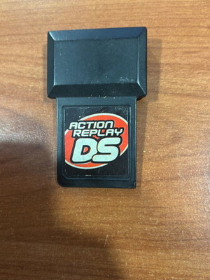 Action Replay DS употребяван за Nintendo DS (2004)