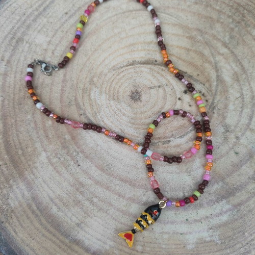Summer necklace with fish pendant and steel clasp, new