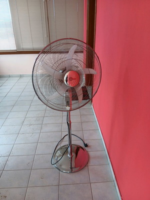 Primo fan with stand like new