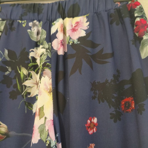 Floral Palazzo Pants like new, size Medium, navy blue