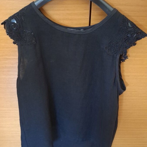 Linen blouse with lace sleeves like new, black, size L