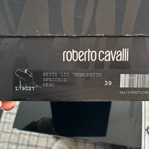 Roberto Cavalli leather ankle boots size 39 like new, black