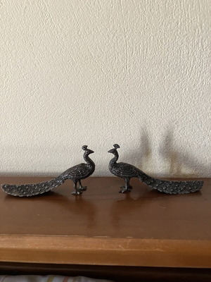 Decorative metal peacocks like new, traditional heavy metal