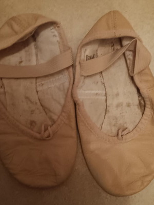 Ballet shoes used size 10 leather for young children