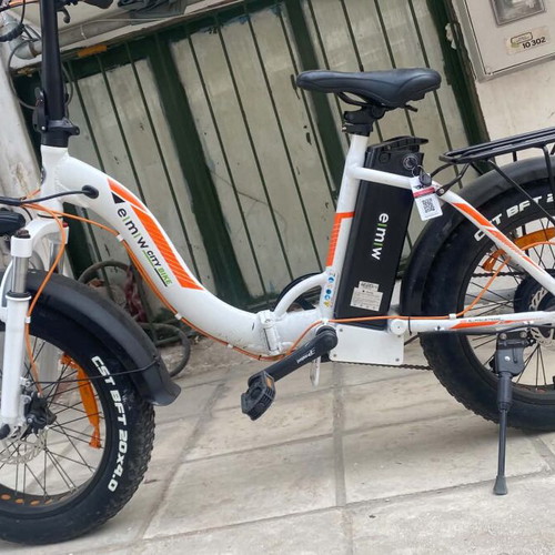 Electric bike like new with one-year battery warranty