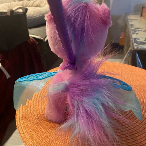 Hasbro Furreal Flyalots Flitter Unicorn like new