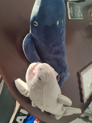 Plush whale and shark set
