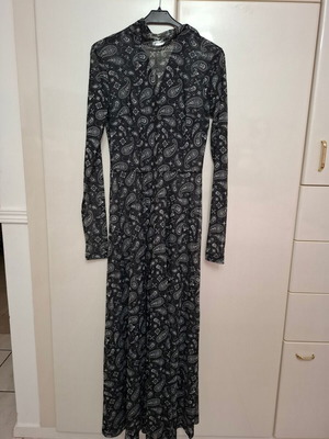 Arpyes sheer dress with paisley like new, black and white