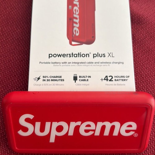 Supreme x Mophie powerstation plus XL powerbank used 8000mAh