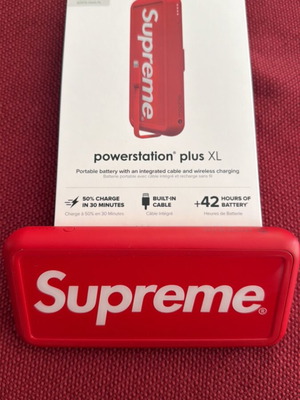 Supreme x Mophie powerstation plus XL powerbank used 8000mAh