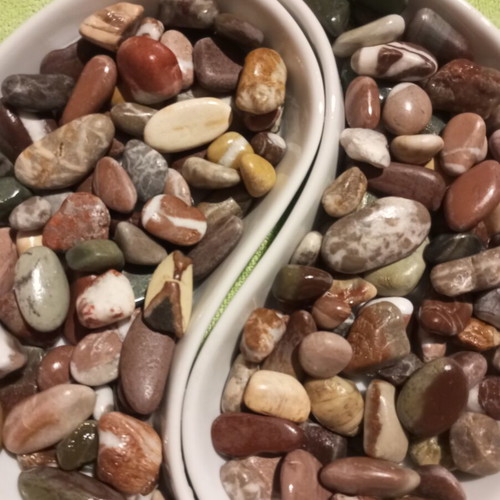 Handmade Varnished Sea Stones pack of 150, like new