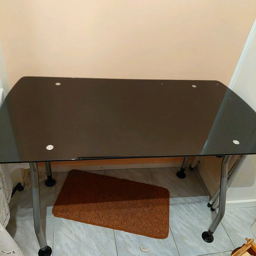 Desk with black glass surface 120x60x75 cm like new