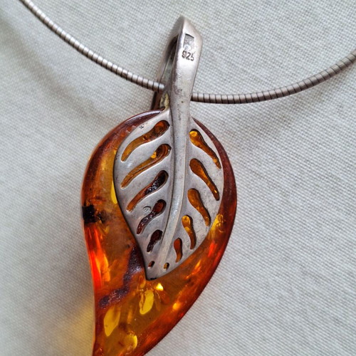 Set of 2 necklaces like new Amber Style and artistic glass