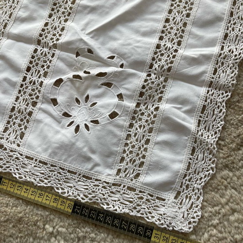 Handmade vintage table runner like new, rectangular