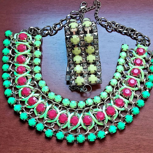 Choker with bracelet and multicolored glass stones like new